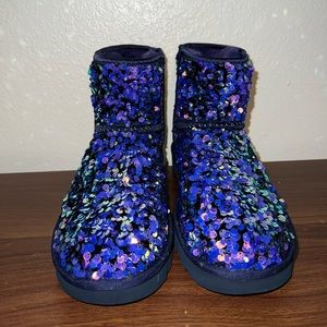 NEW UGG® Classic Mini Stellar Sequin Boots
Medallion Purple Women’s Size 6